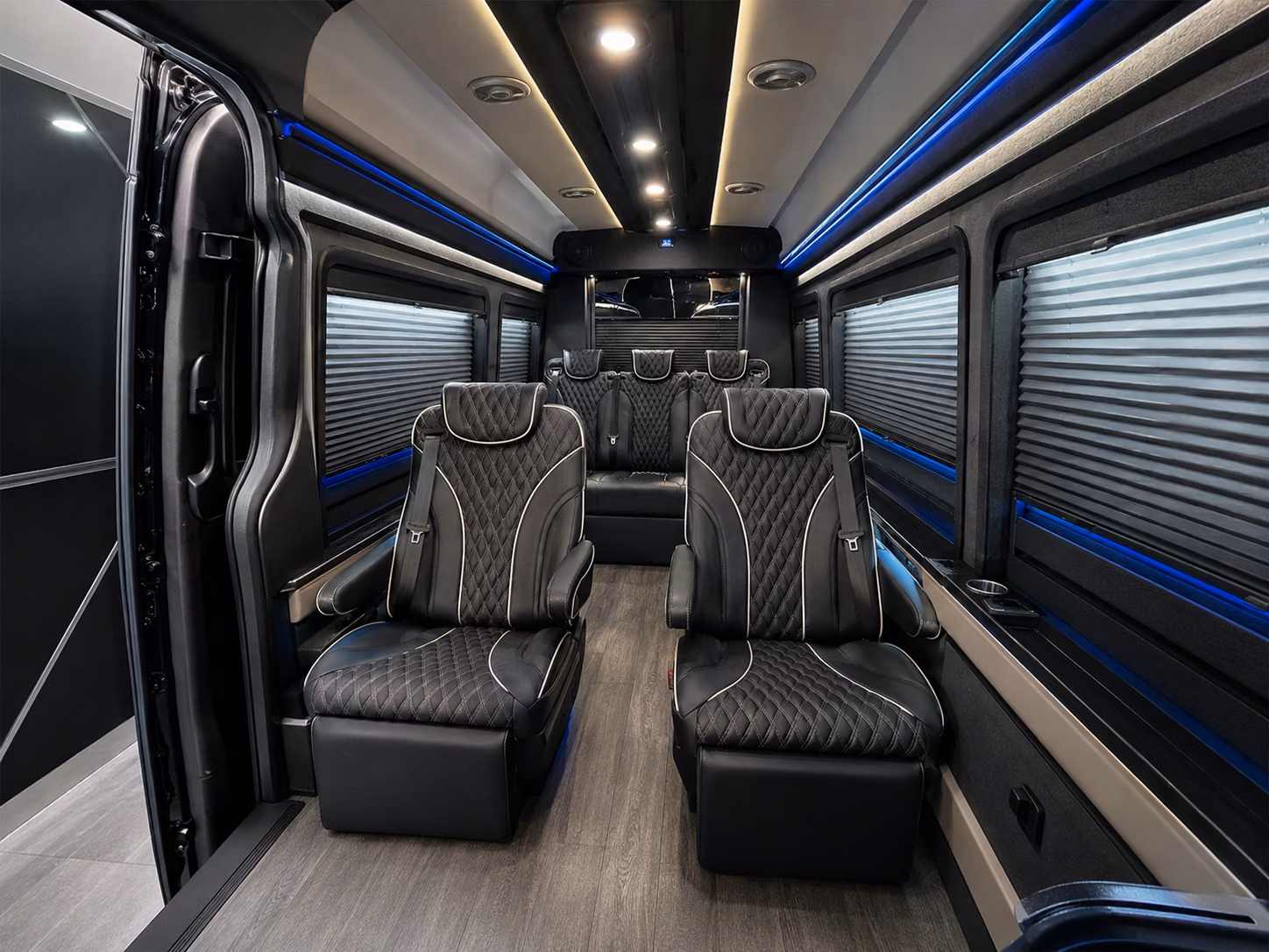 corporate and university group airport transfers in flint